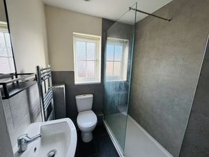 shower room- click for photo gallery